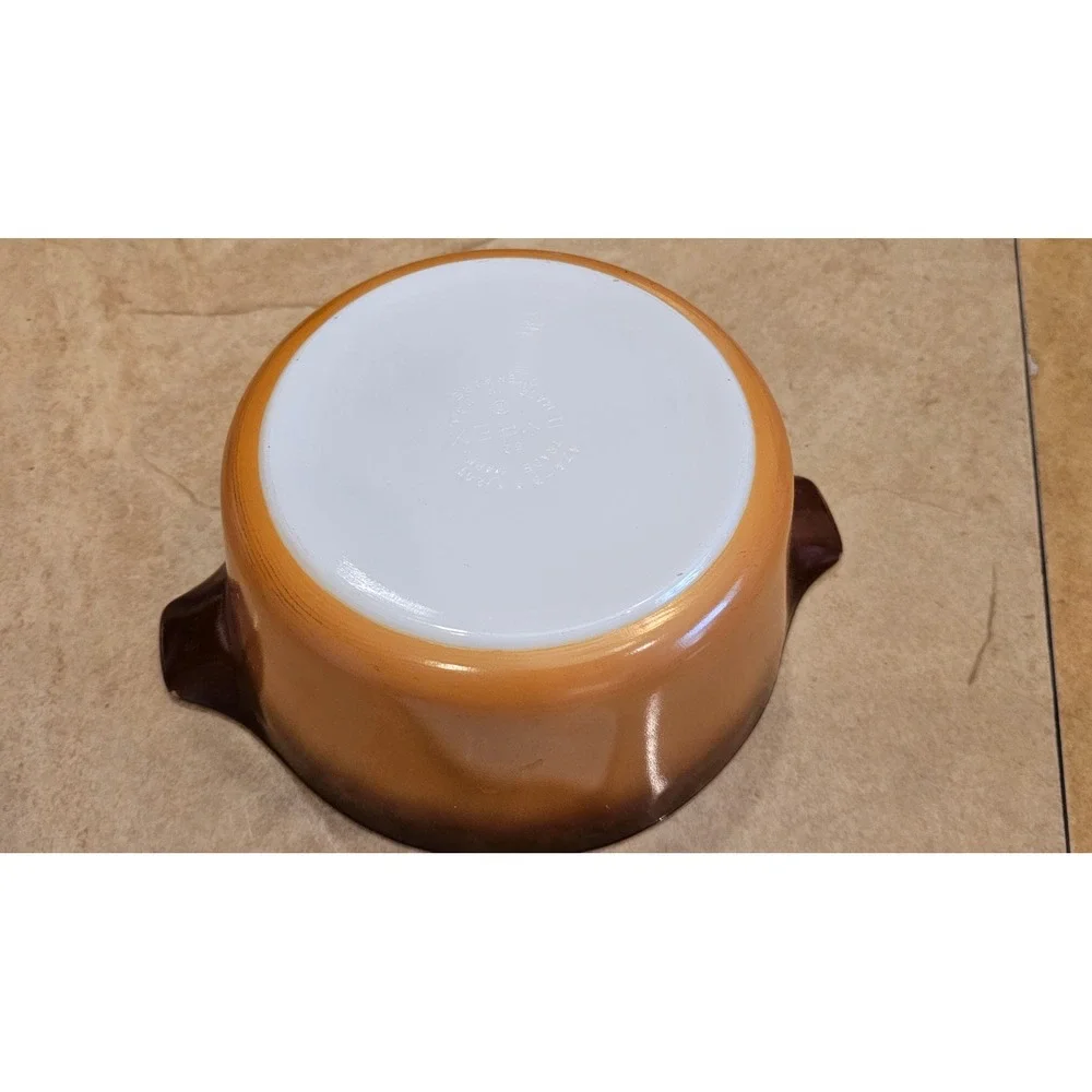 Vintage Pyrex Brown and Orange Ombre Casserole Dish with Lid 474B 1.5 Quart - Picture 8 of 8